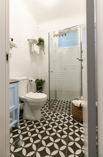 Bathroom 2, Zohar Badeshe