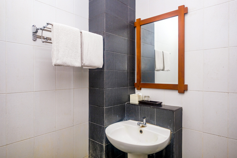 Bathroom 3, Urbanview Omah Pari Boutique Hotel, Yogyakarta