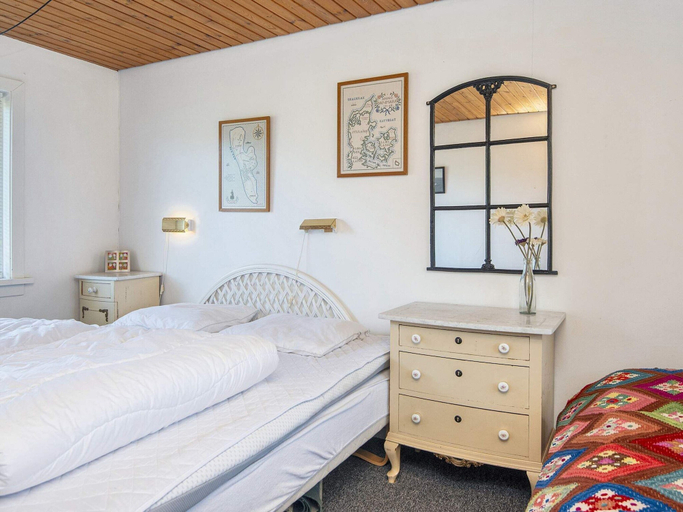 Bedroom 2, 5 Person Holiday Home in Fano, Fanø