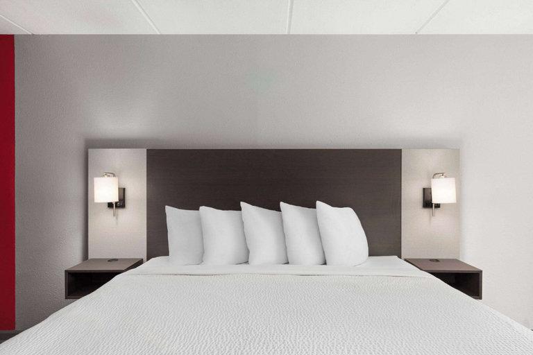 Bedroom 4, Ramada by Wyndham Bainbridge, Decatur