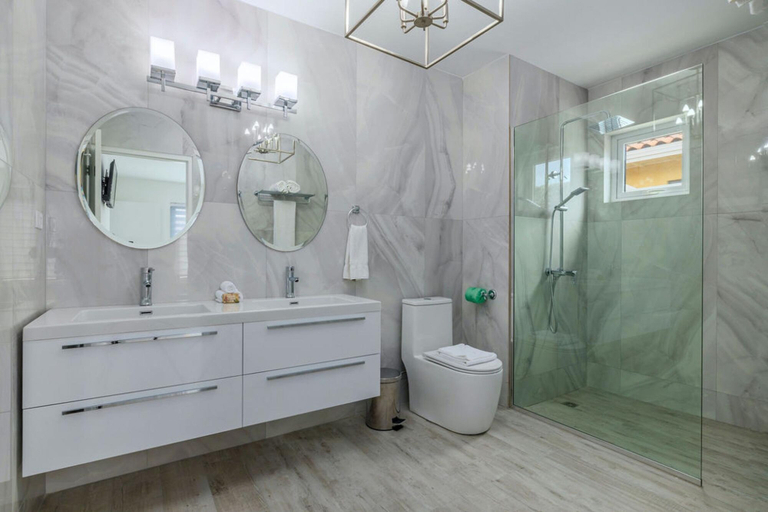 Bathroom 4, NEW 5BR Villa w Privatepool 3min to Eagle Beach