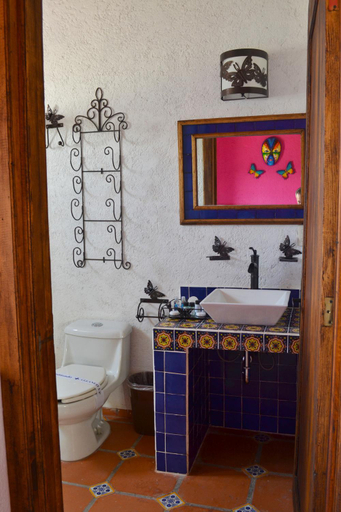 Bathroom 3, La Casona Piramides, Temascalapa