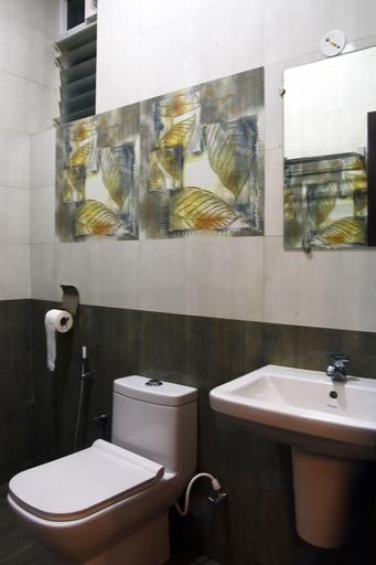 Bathroom 4, Vanam Holidays , The Nilgiris