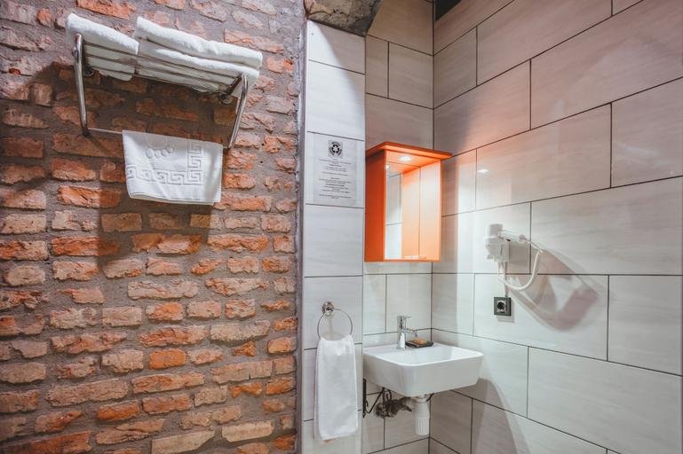 Bathroom 5, Novus Pera Hotel, Beyoğlu