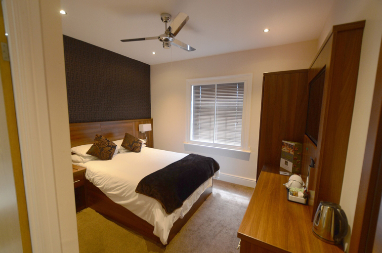Bedroom 2, Harboro Hotel, Leicestershire