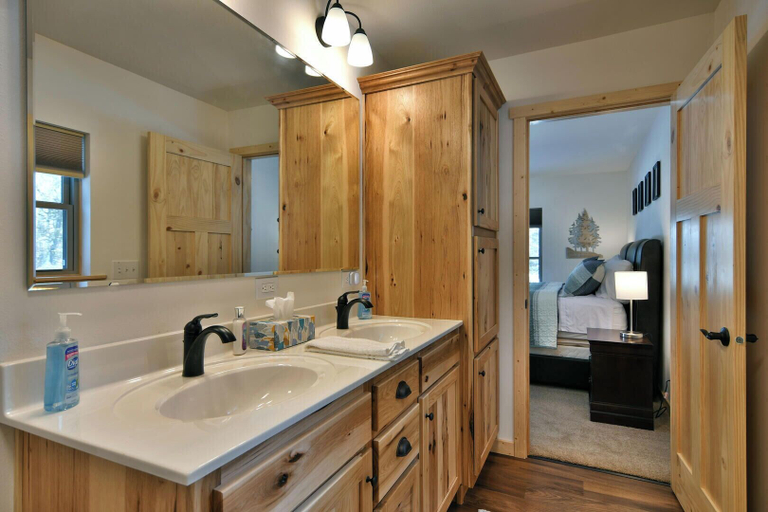 Bedroom 4, Whispering Pines, Sawyer