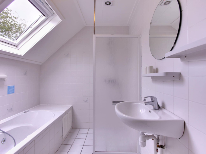 Bathroom, Cozy Holiday Home with Garden near Zwolle, Dalfsen