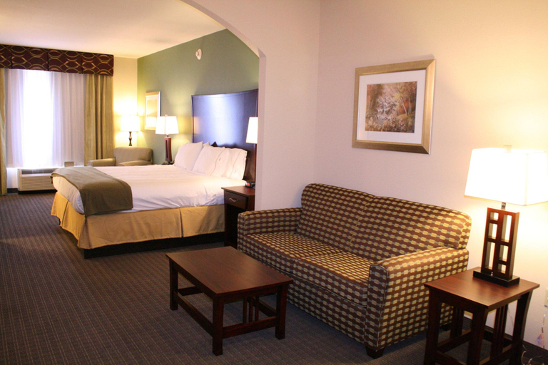 Bedroom 3, Holiday Inn Express Pratt By IHG, Pratt
