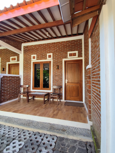 Exterior 4