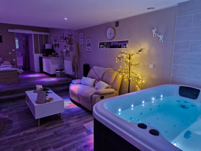 Others 3, Studio avec jacuzzi , terrasse amenagee et wifi a Westrehem, Pas-de-Calais
