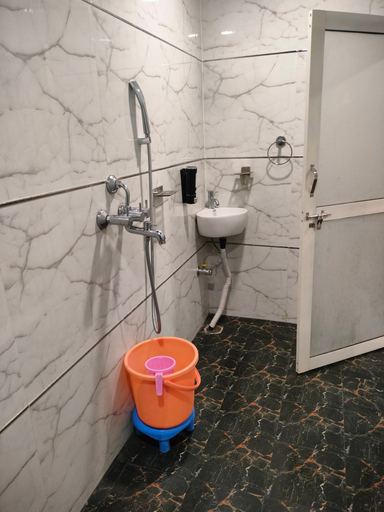 Bathroom, Hotel Kaka Inn, Ajmer