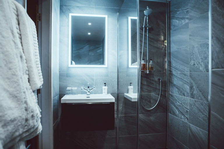Bathroom 3, Royal Oak Hotel, Conwy