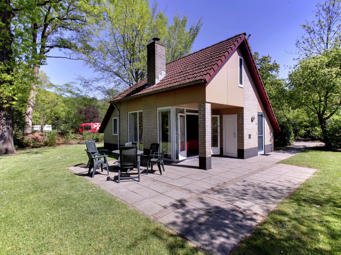 Exterior 4, Cozy Holiday Home with Garden near Zwolle, Dalfsen