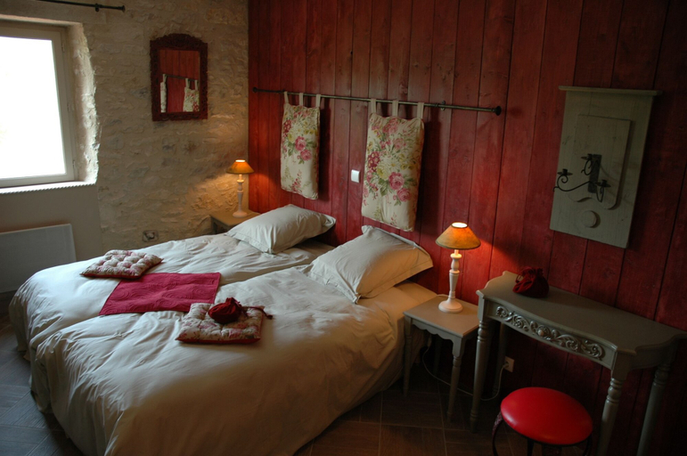 Bedroom 4, Au Picatal, Lot