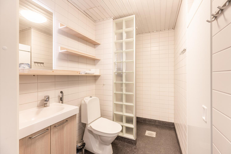 Bathroom 3, Hotelli Fennada, Päijänne Tavastia