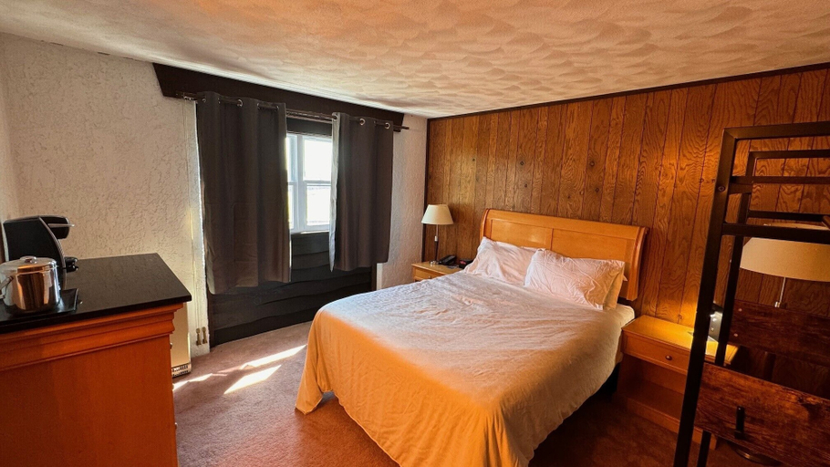 Bedroom 2, Davos Chalet, Iron