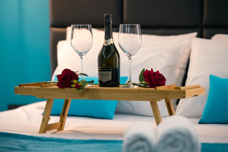 Others 5, Platinum Suites, Crete