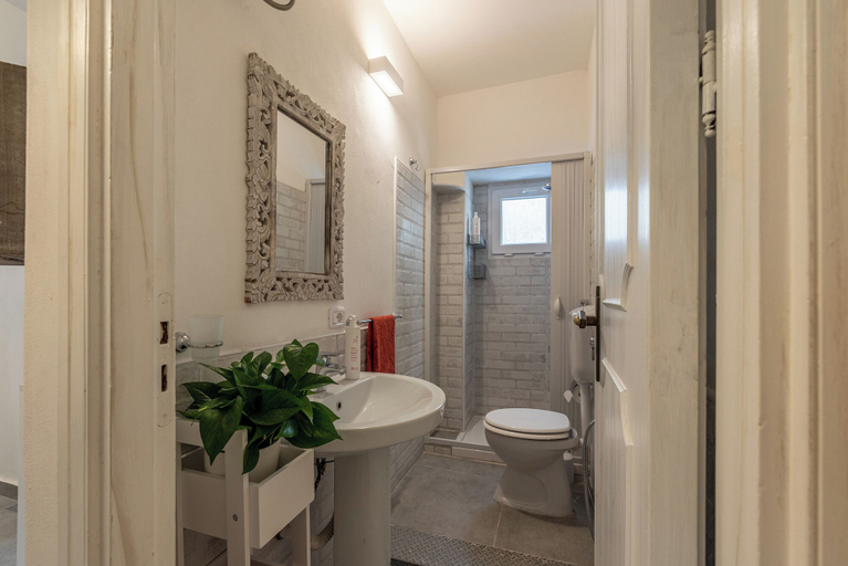 Bathroom 4, Casa delle Travi by Wonderful Italy, Palermo