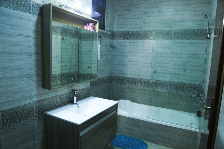 Bathroom 4, Rankset Guesthouse apartment, Addis Abeba