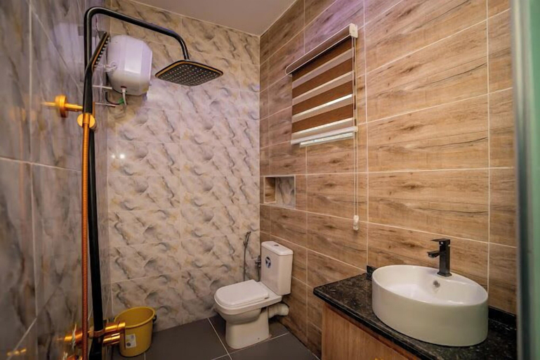 Bathroom, Mace Hotel and Apartments, Bwari