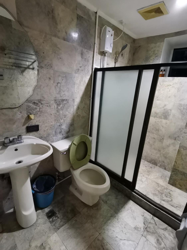 Bedroom 2, Comfort room, Makati City