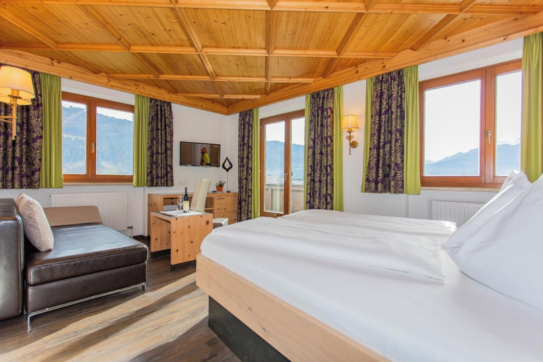 Bedroom 3, Hotel Hettlerhof, Zell am See