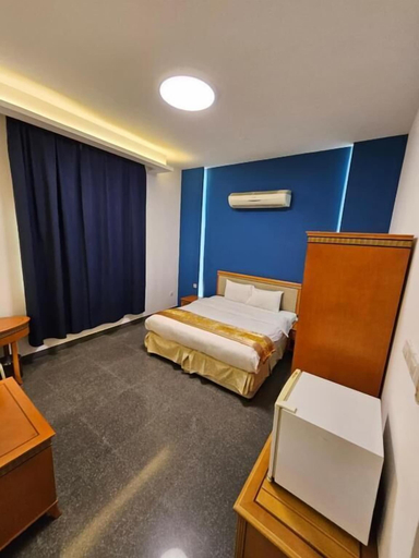 Bedroom 2, Safeer International Hotel, Bausher