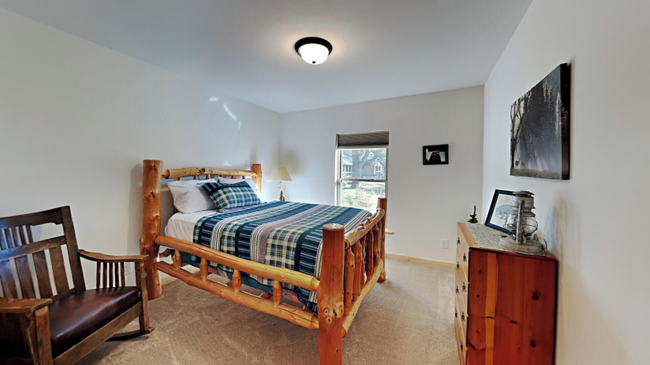 Bedroom 3, Whispering Pines, Sawyer