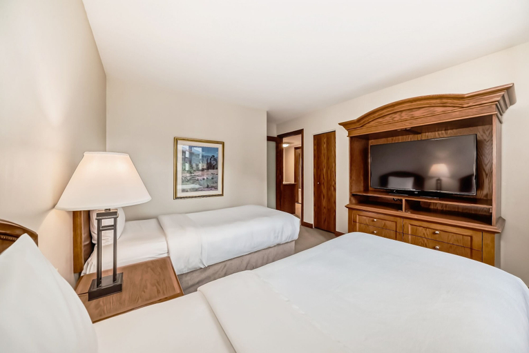 Bedroom 2, Jasper Inn & Suites by INNhotels, Division No. 15