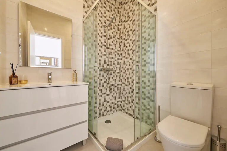 Others 5, Modern 1-Bed With Ac & Private Terrace, Lisbon