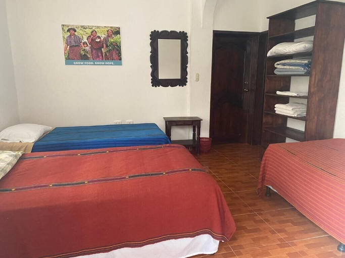 Bedroom 2, Hotel Posada Gutierrez, Panajachel
