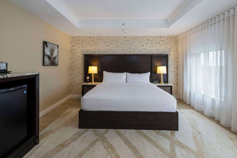 Bedroom 3, Halifax Tower Hotel & Conference Centre, an Ascend Collection Hotel, Halifax