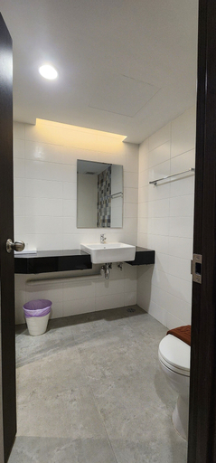 Bathroom 14