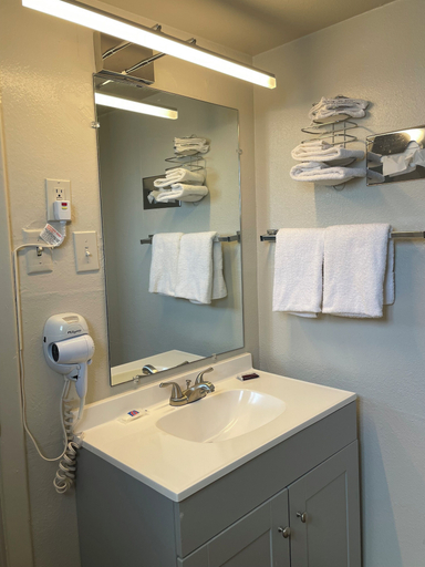 Bathroom 4, Motel 6 Artesia, NM, Eddy