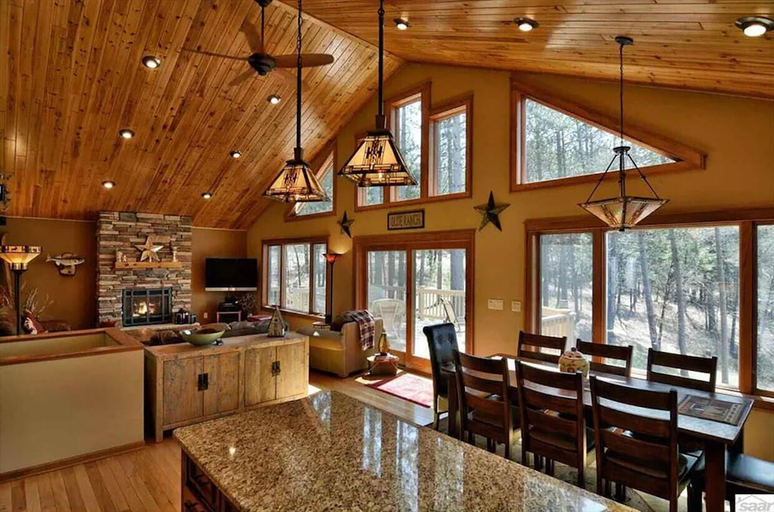Food & Drinks, Lazy Dog Lodge on Minong Flowage, Washburn