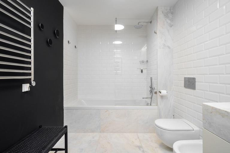Bathroom 3, Prime Location Contemporary Luxury Apartment W/ Ac & Elevator, Lisbon