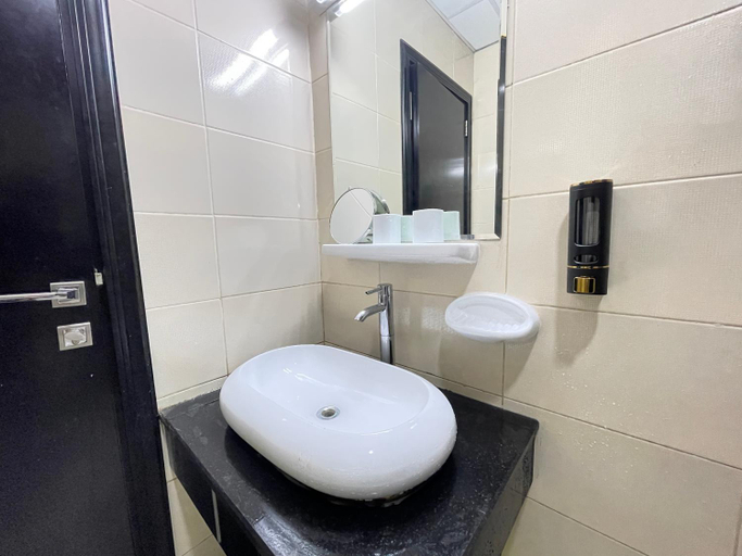 Bathroom, Private gorgeous Room with Marina view with Shared Kitchen in Shared Apartment, Dubai