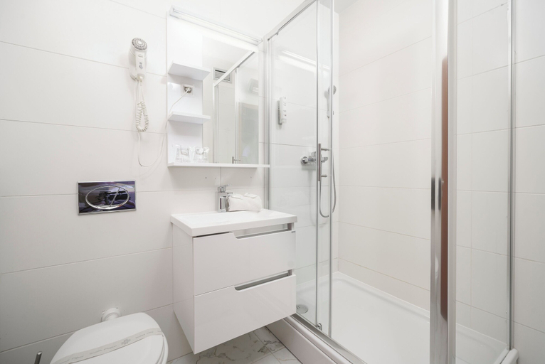 Bathroom 4, Hotel Stella Maris, Vodice