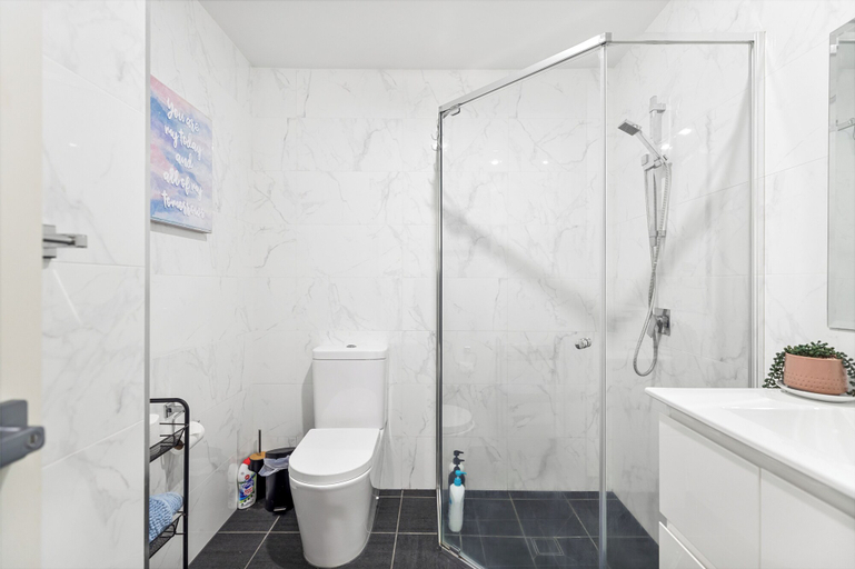 Bathroom, StayAU 4BR Modern Townhouse Asquith, Sydney