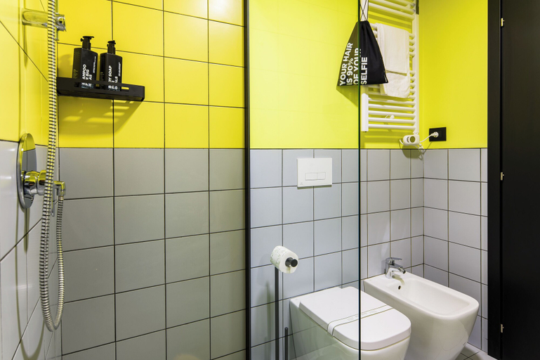 Bathroom, CX Trieste Giulia, Trieste