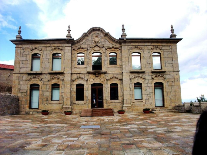 Others 5, Villa De Reve avec Piscine XXL Vue Panoramique, Fundão