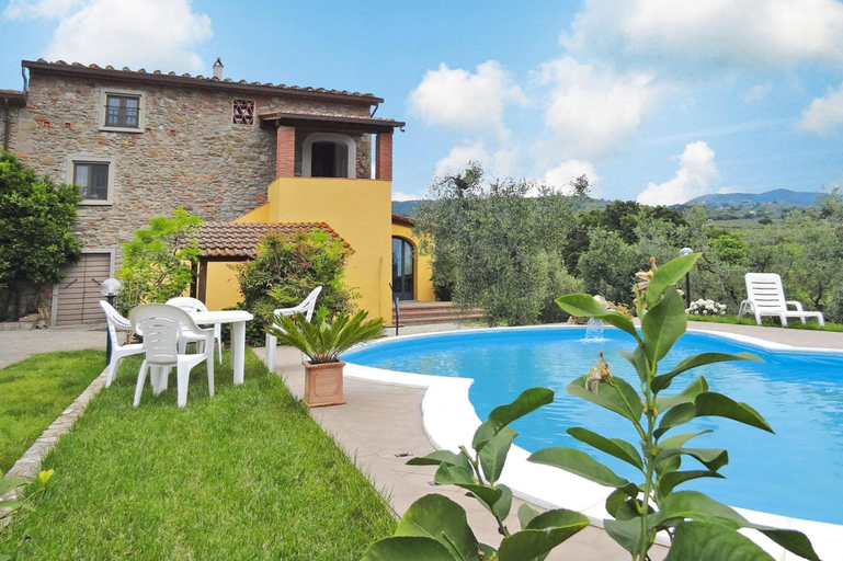 Primary image, Villa in Vinci With Private Pool & Vineyard Views, Pistoia