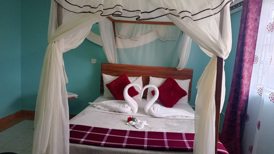 Bedroom 2, The Great Turk Reef Hotel, Turkana Central