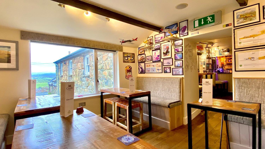 Food & Drinks 5, Castle Cottage Inn, Gwynedd