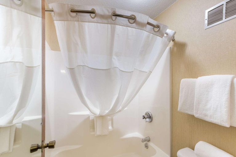 Bathroom 2, Quality Inn Athens, Athens