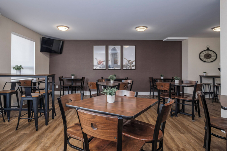 Food & Drinks 5, Comfort Inn, Division No. 6
