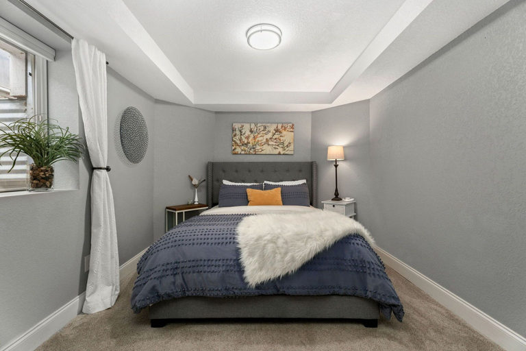 Bedroom 3, Beautiful Old Town 2 Bedroom Apartment With Bikes!, Larimer