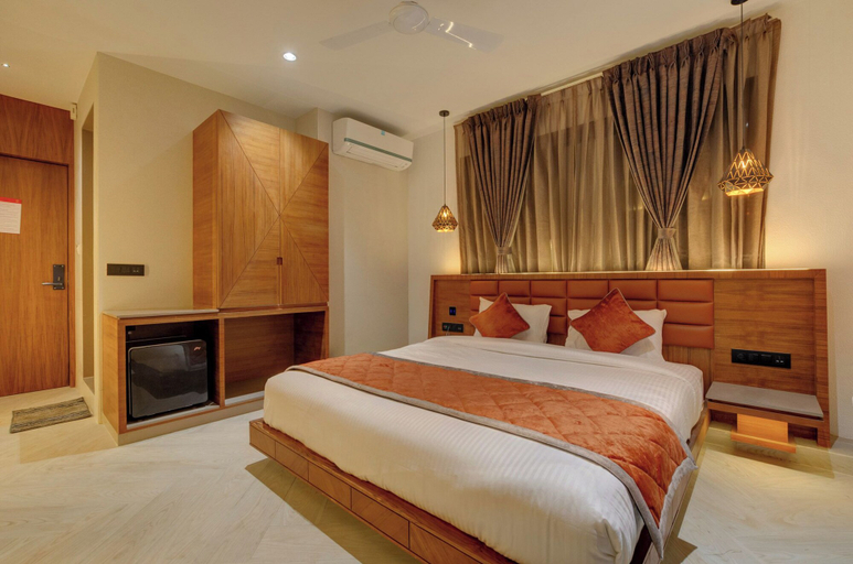 Bedroom 5, Hotel Diamond 26, Surat