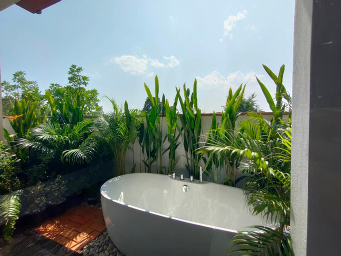 Bathroom 15