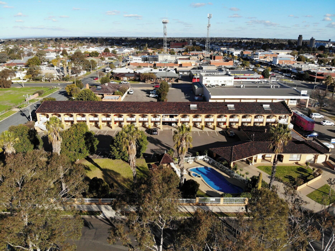 Exterior & Views 21